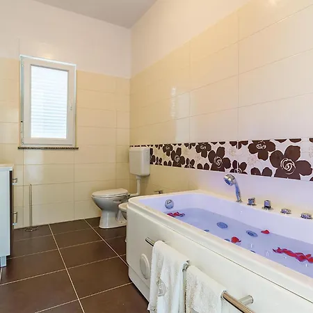 Beautiful In With Kitchen * Liznjan