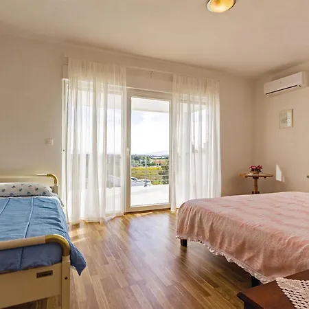 Beautiful In With Kitchen Holiday home *