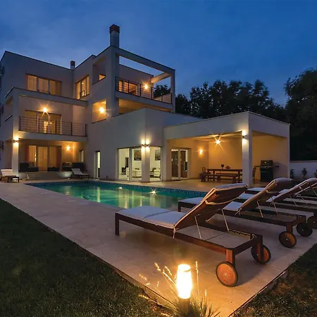 Beautiful In With Kitchen Holiday home Liznjan