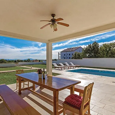 Beautiful In With Kitchen Holiday home Liznjan
