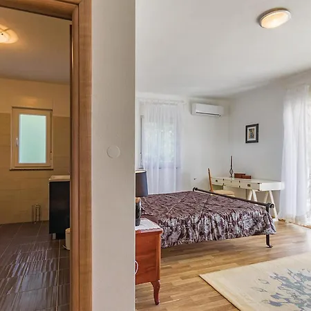 Beautiful In With Kitchen Holiday home *