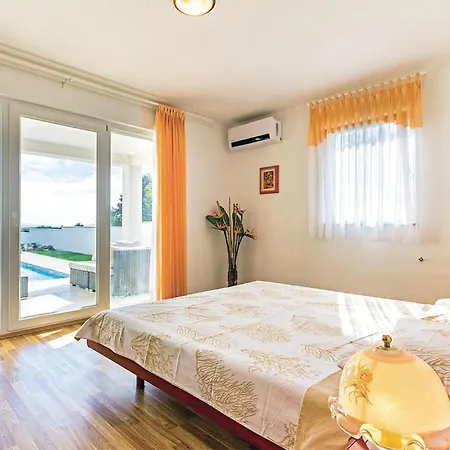 Beautiful In With Kitchen Holiday home Liznjan