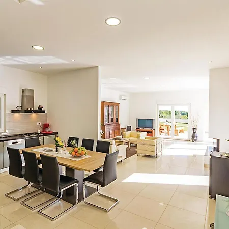 Holiday home Beautiful In With Kitchen
