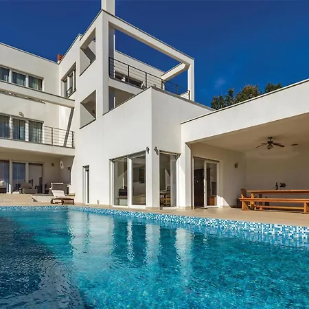 Beautiful In With Kitchen Holiday home *