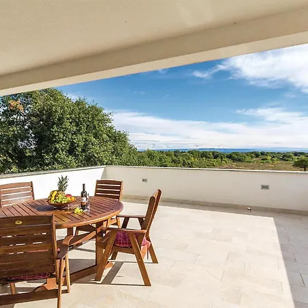 Beautiful In With Kitchen Holiday home