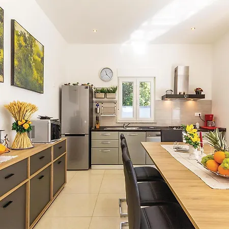 Holiday home Beautiful In With Kitchen *